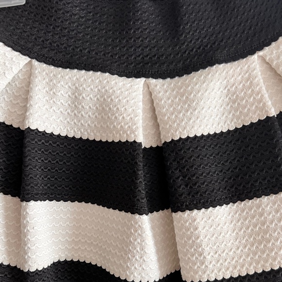 XHILARATION | Mini Skirt - Picture 4 of 6